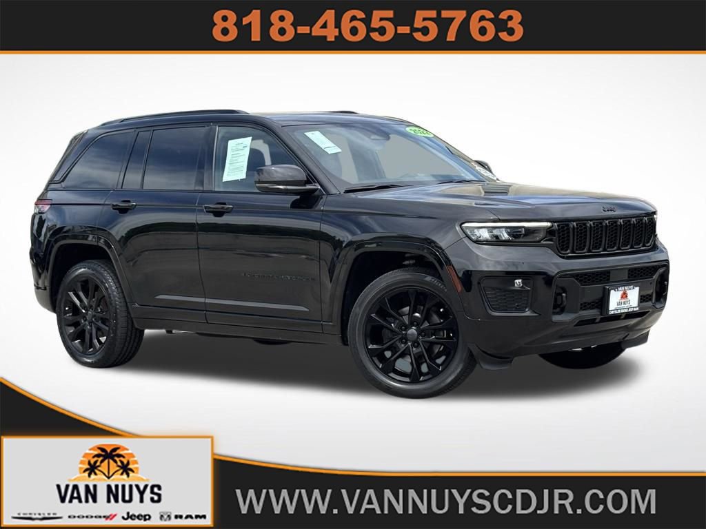 Used 2022 Jeep Grand Cherokee Overland w/ Luxury Tech Group IV AWD/4WD image 1