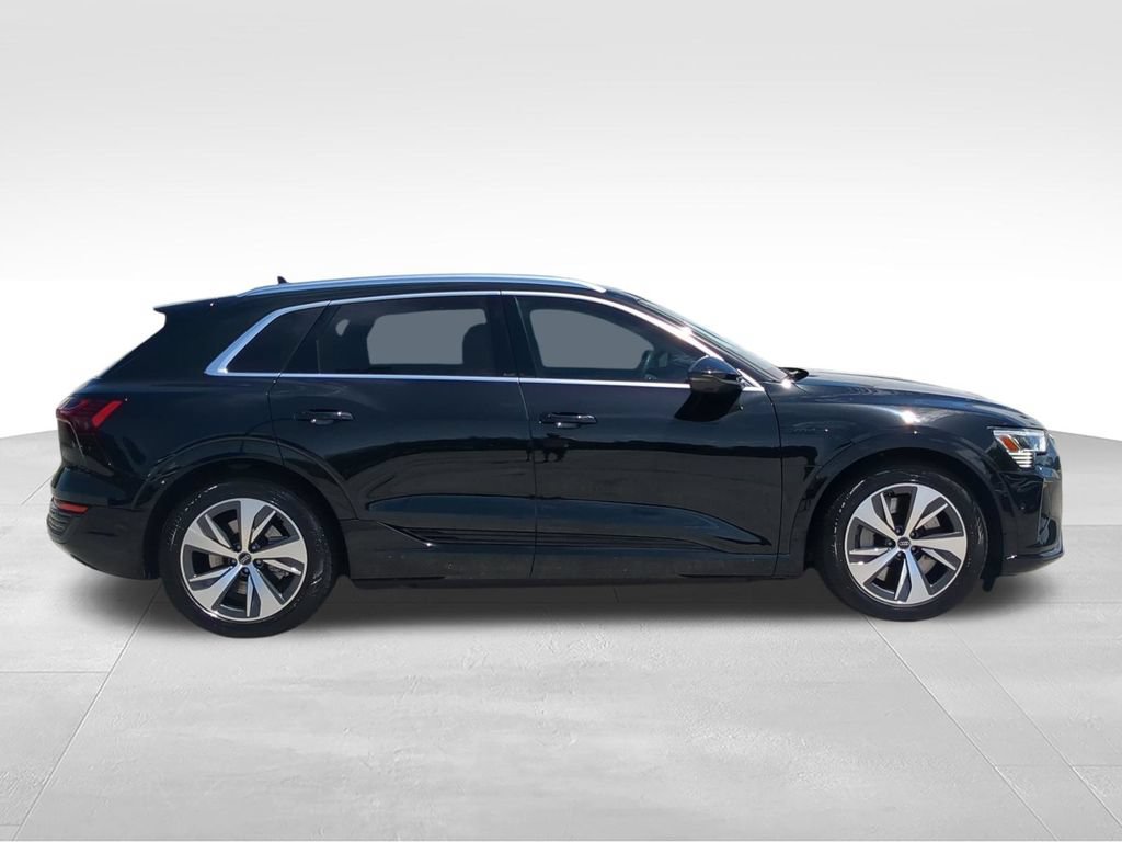 Used 2024 Audi Q8 e-tron Premium Plus w/ Premium Plus Package AWD/4WD image 2