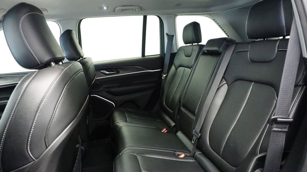 Certified 2023 Jeep Grand Cherokee Limited w/ Black Appearance Package image 19