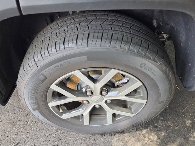 Used 2025 Jeep Grand Cherokee Limited RWD image 4