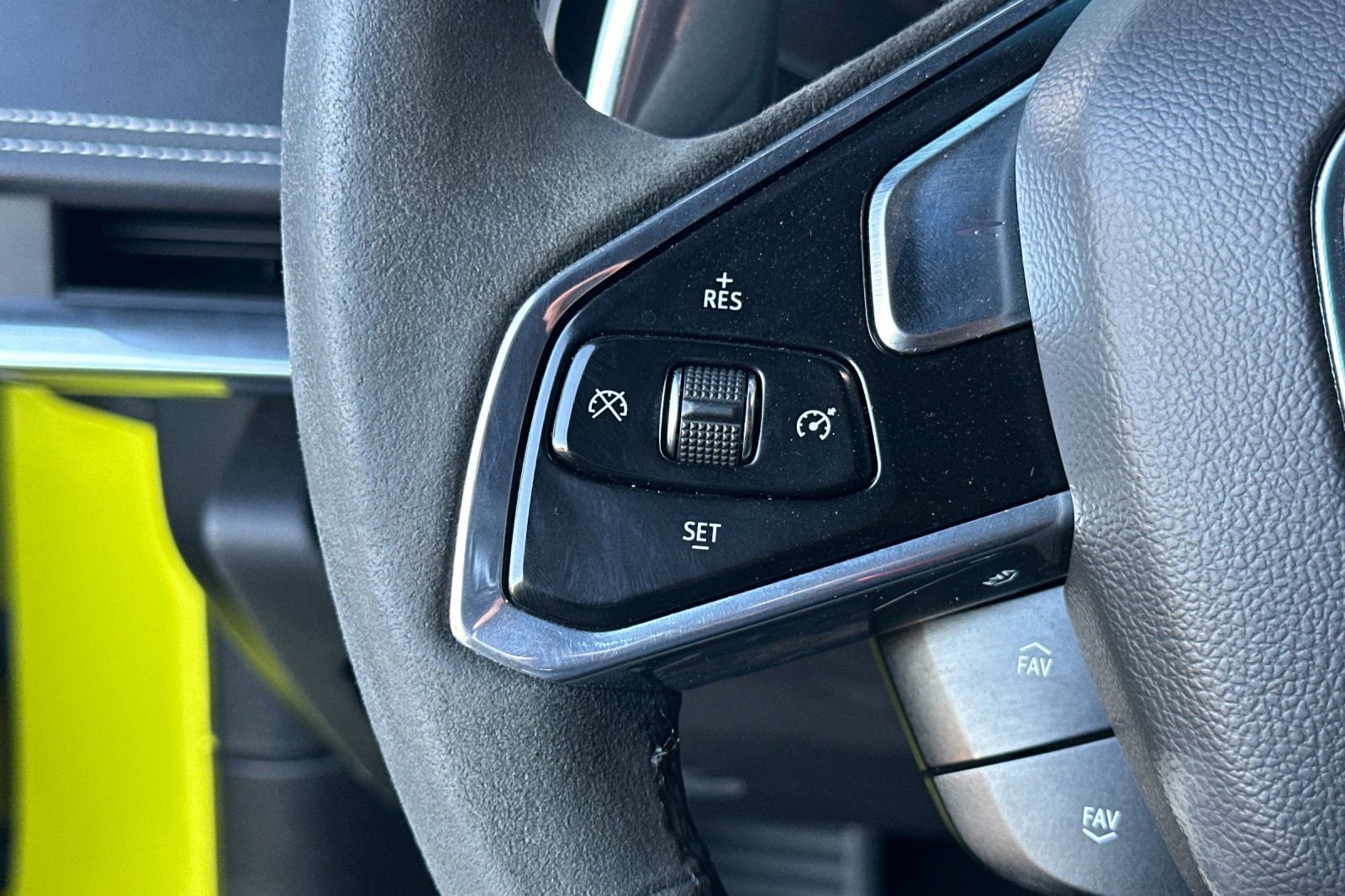 Used 2020 Chevrolet Corvette Stingray Coupe w/ Engine Appearance Package image 25