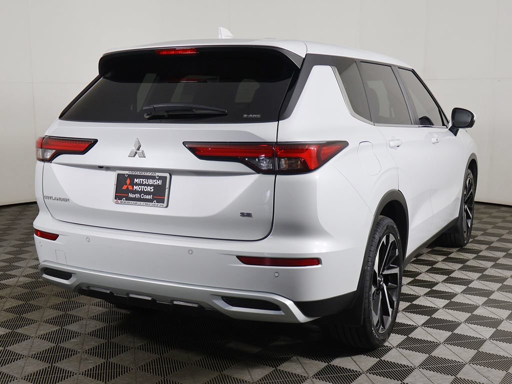 Used 2024 Mitsubishi Outlander SE AWD/4WD image 11