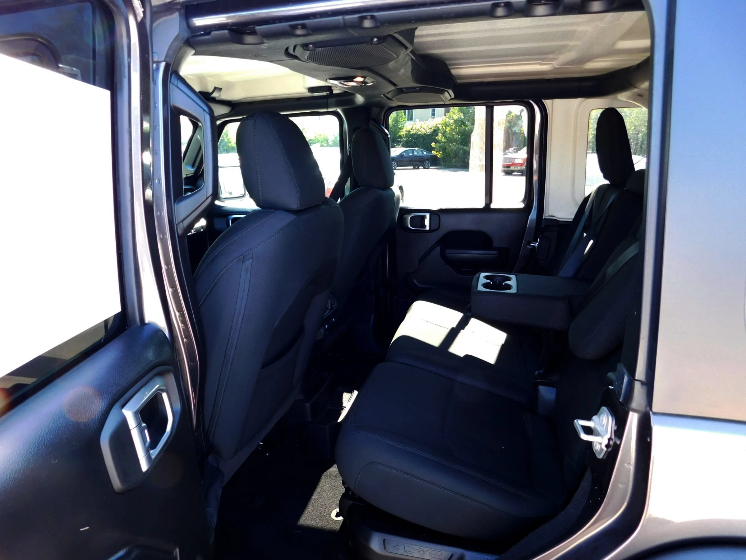 Used 2023 Jeep Wrangler Unlimited w/ Cold Weather Group AWD/4WD image 15
