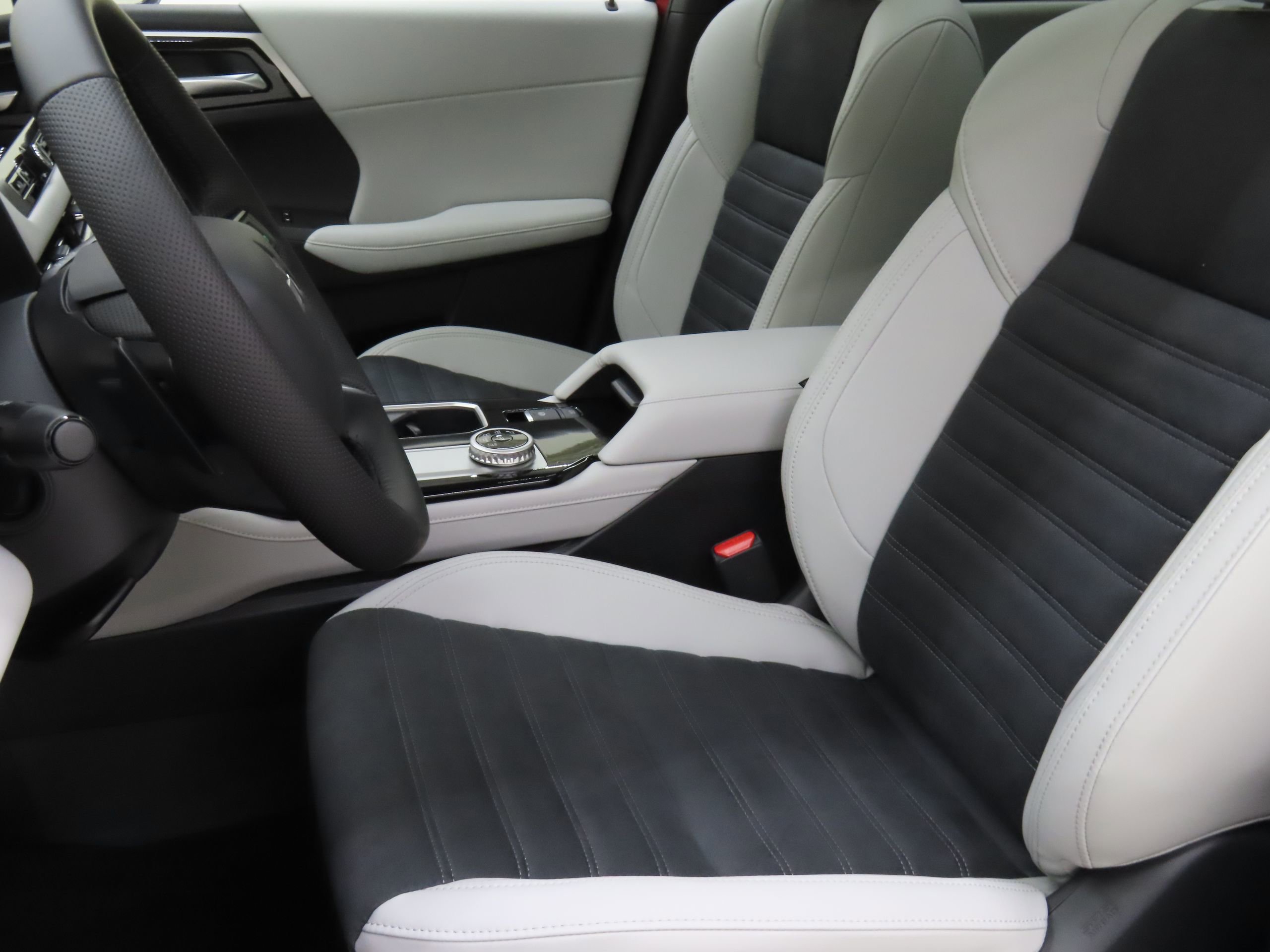 New 2025 Mitsubishi Outlander SE image 10