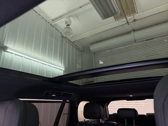 Used 2023 Land Rover Range Rover Long Wheelbase SE image 40