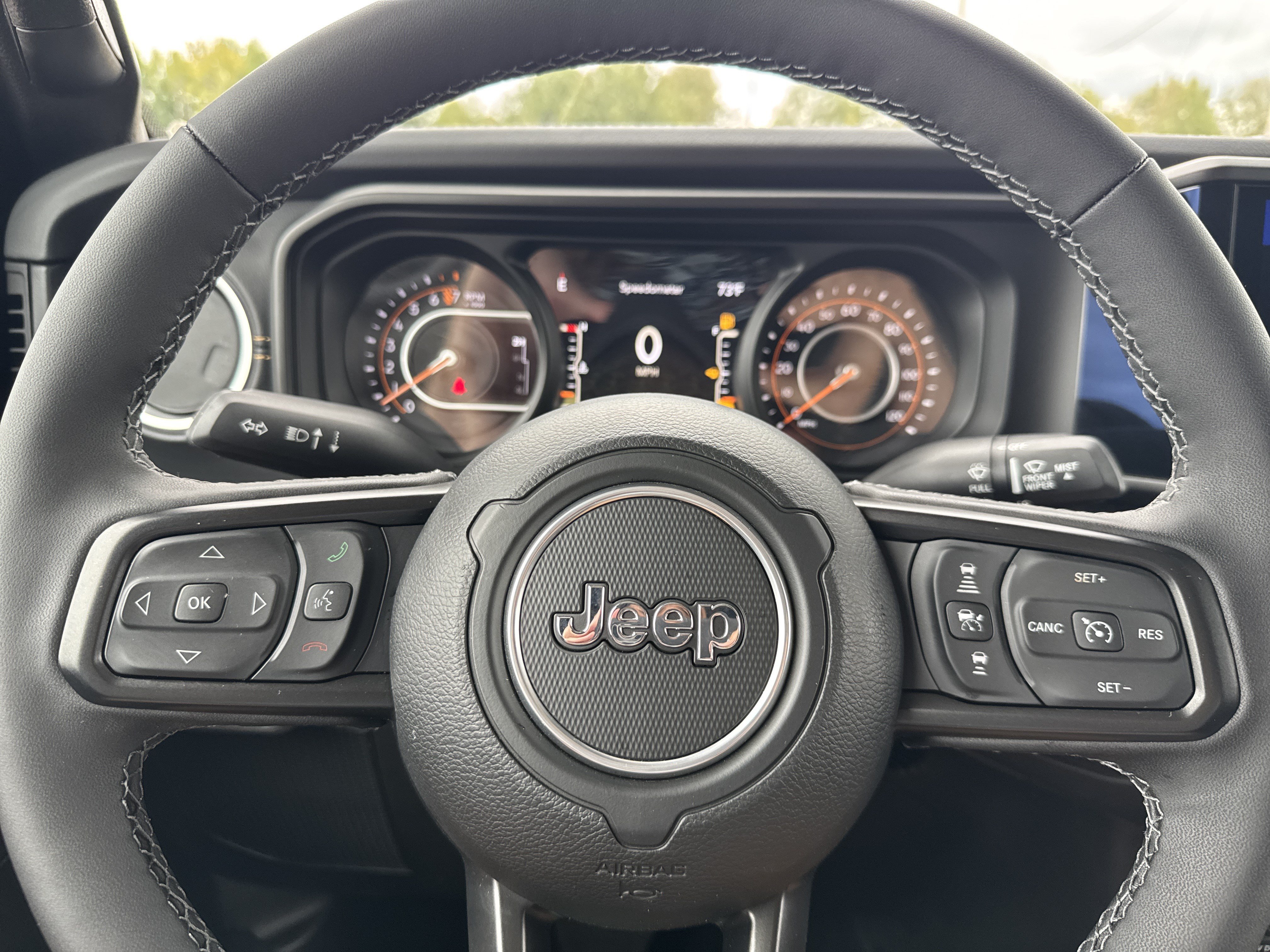 Used 2025 Jeep Gladiator Sport AWD/4WD image 10