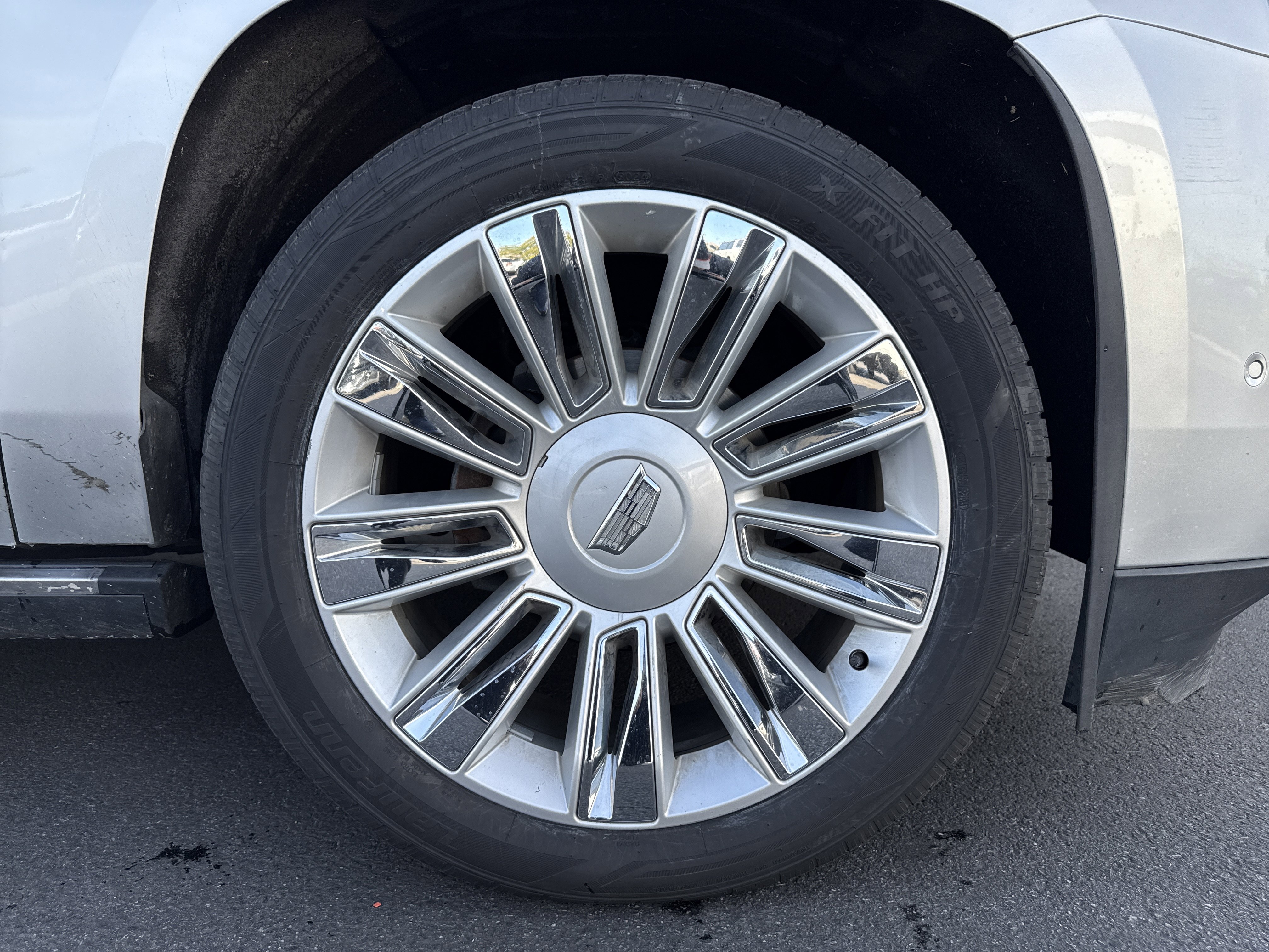 Used 2019 Cadillac Escalade ESV Platinum image 40