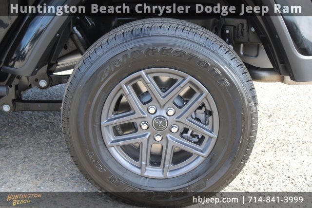 Used 2025 Jeep Gladiator Sport image 10