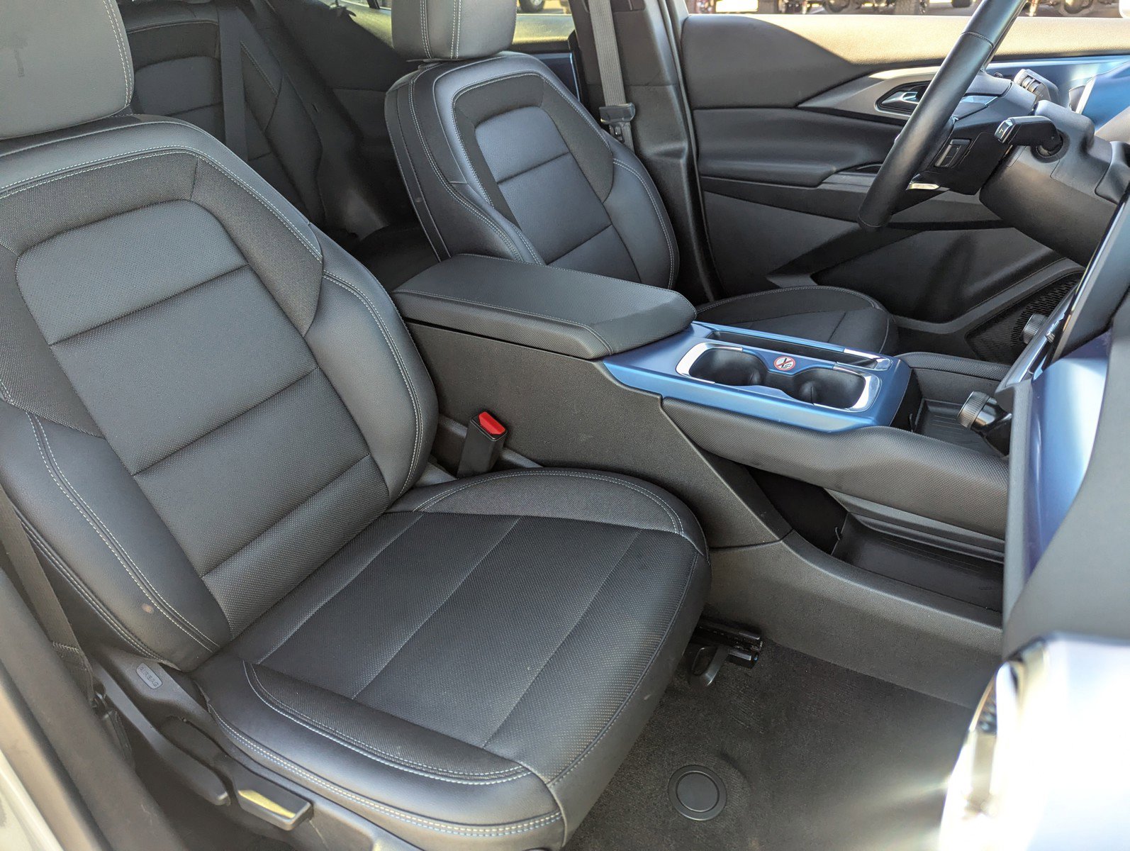 Used 2025 Chevrolet Equinox EV LT w/ Convenience Package image 12