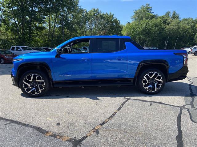 Certified 2025 Chevrolet Silverado EV RST AWD/4WD image 4