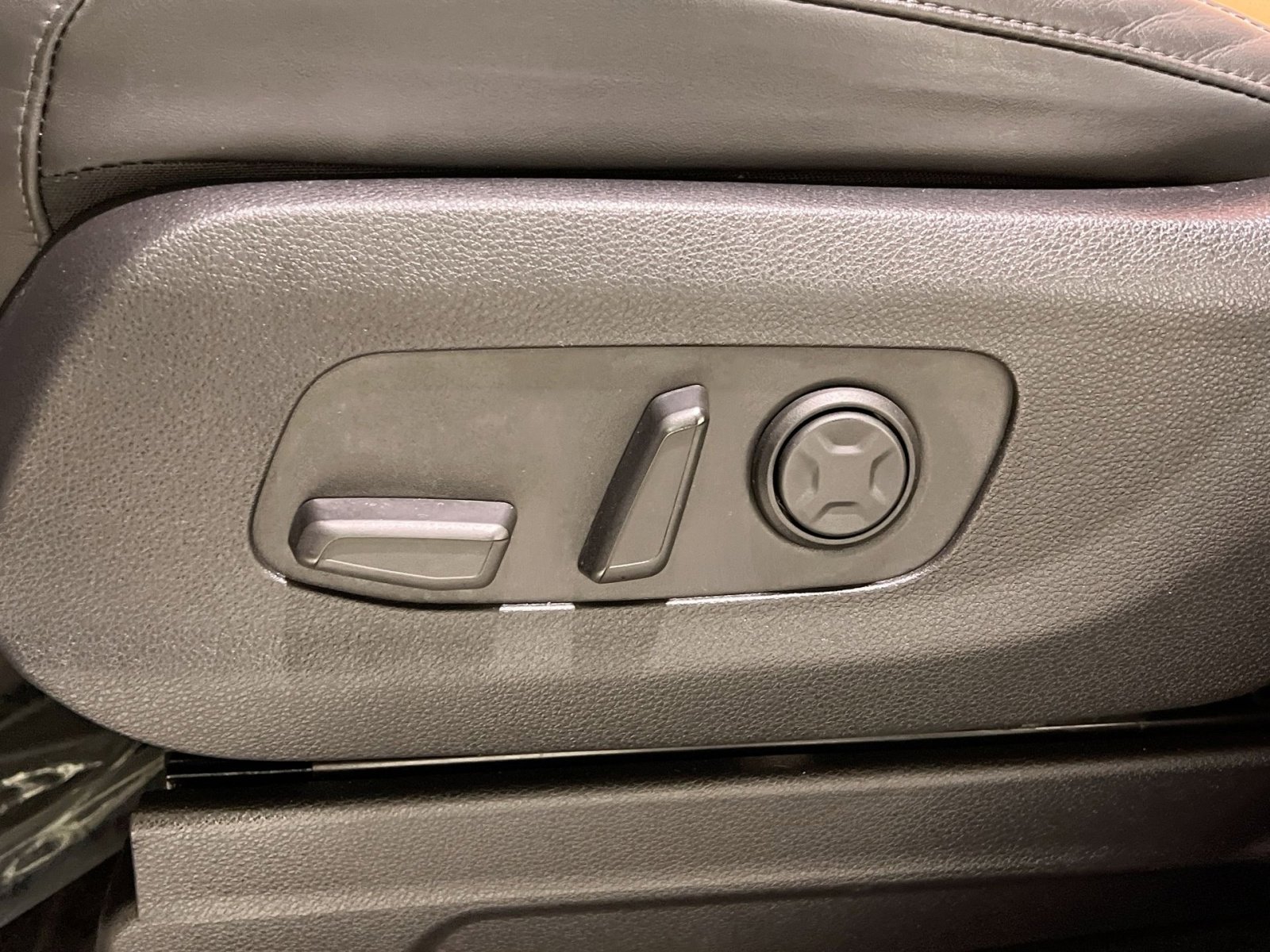 Used 2023 Kia Carnival SX image 24