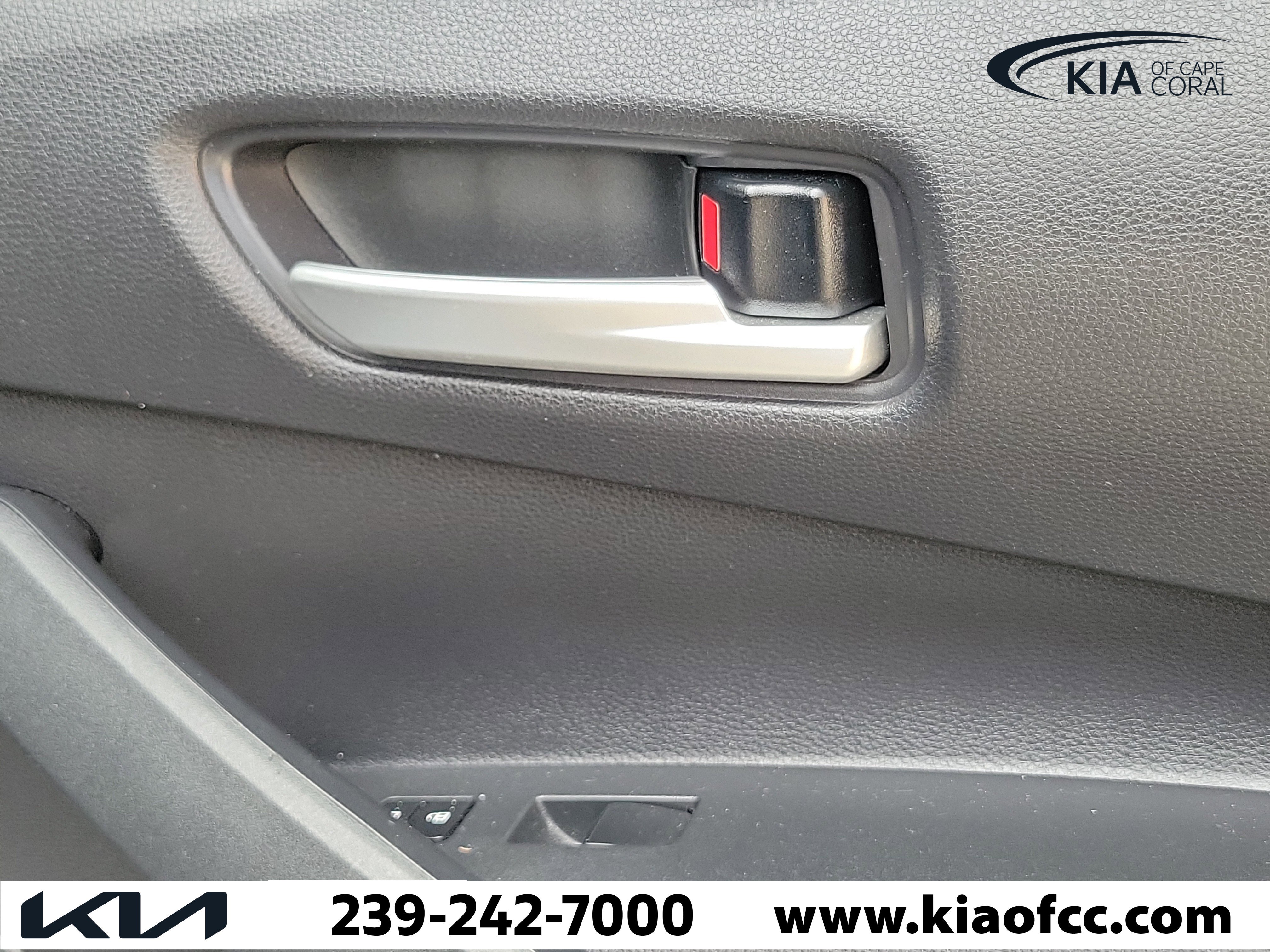 Used 2020 Toyota Corolla LE FWD image 25