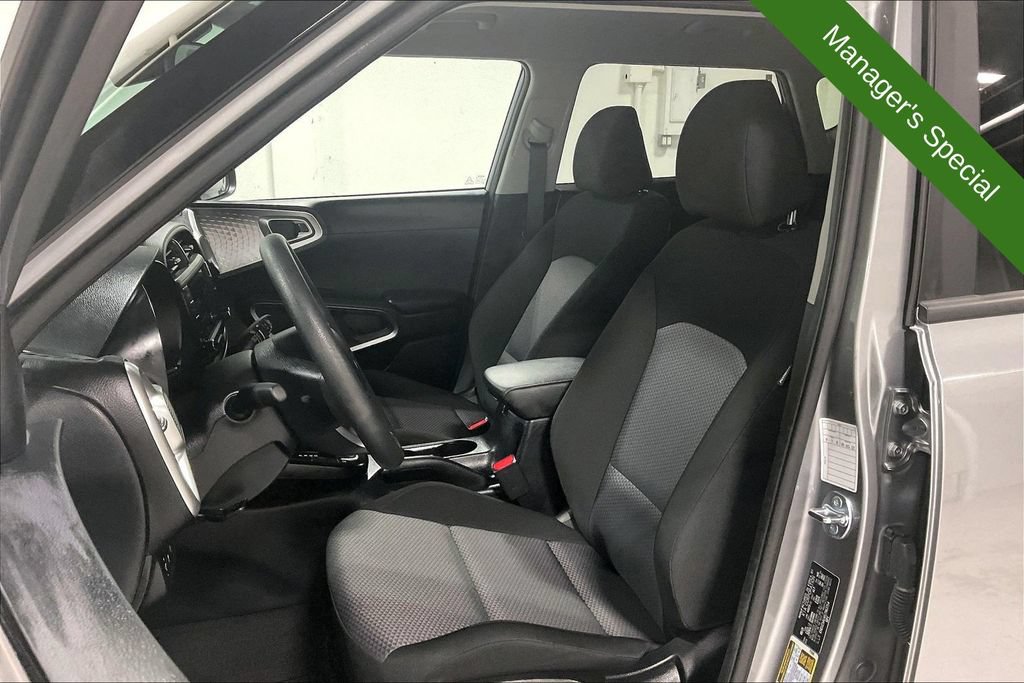Used 2025 Kia Soul LX w/ LX Technology Package FWD image 30