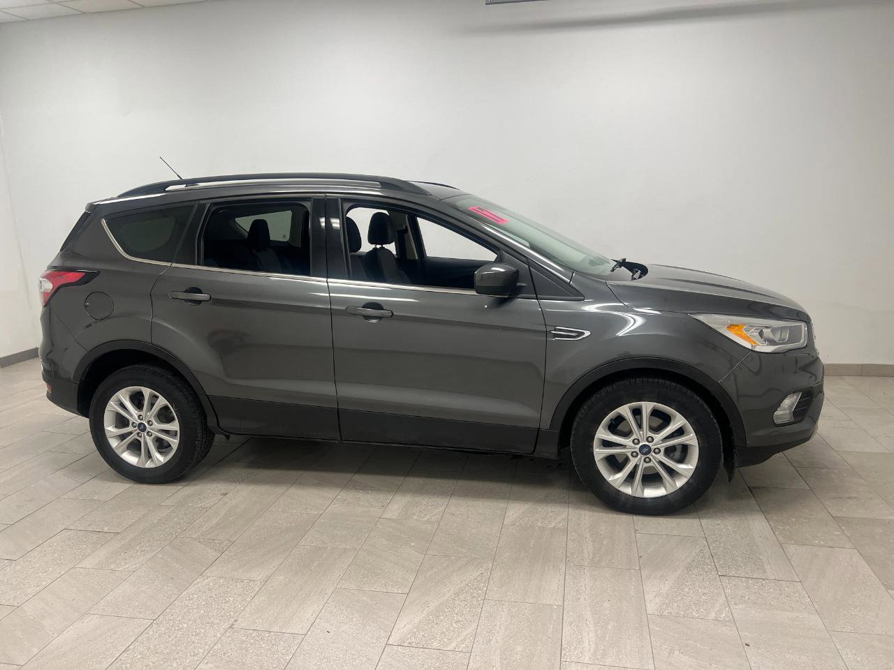 Used 2017 Ford Escape SE w/ Equipment Group 201A FWD image 15