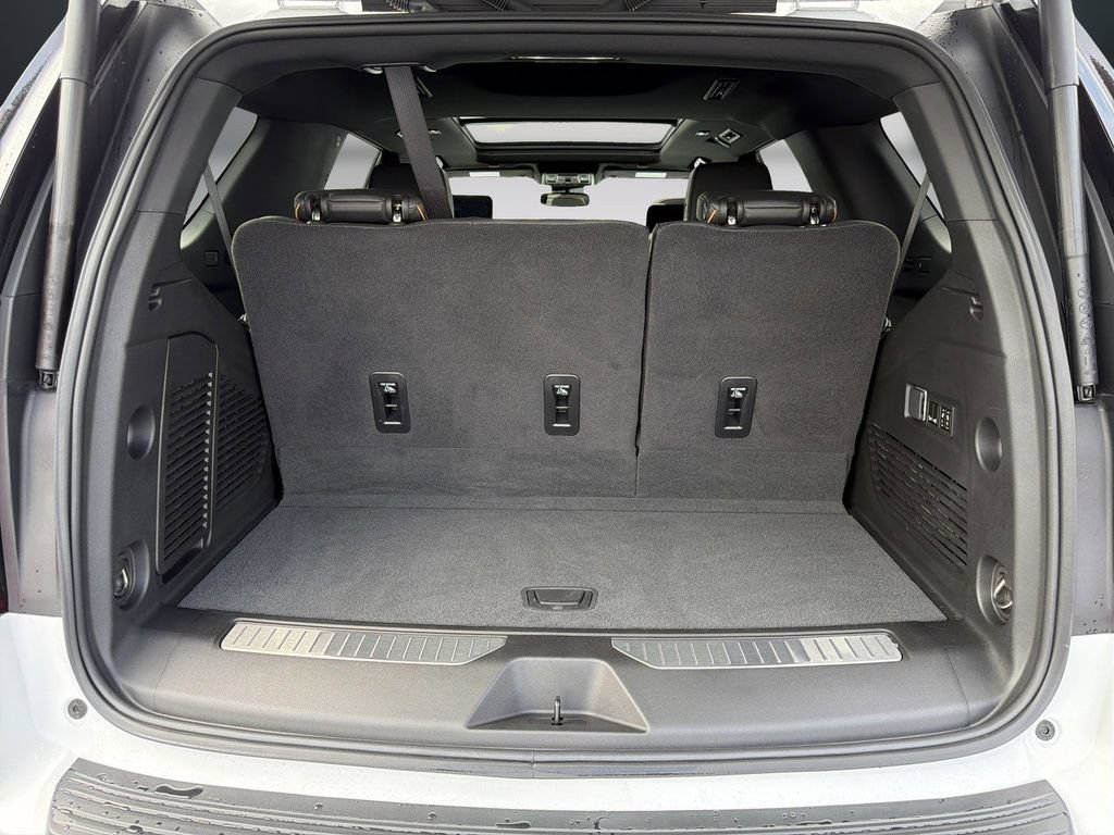 Used 2024 GMC Yukon AT4 w/ AT4 Premium Package AWD/4WD image 12