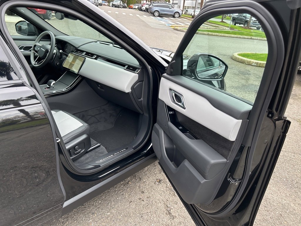 New 2026 Land Rover Range Rover Velar Dynamic SE image 19