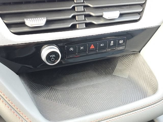Used 2025 Ford Explorer Active w/ Active Comfort Package RWD image 36