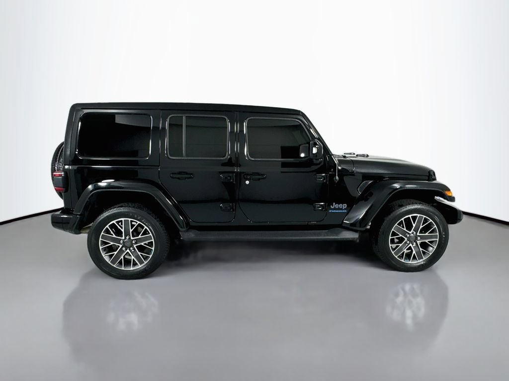 Used 2023 Jeep Wrangler Unlimited Sahara AWD/4WD image 8