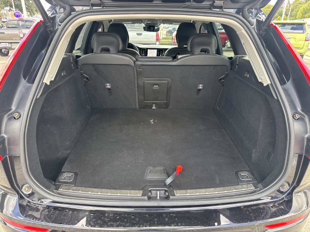Used 2023 Volvo XC60 B5 Plus FWD image 11