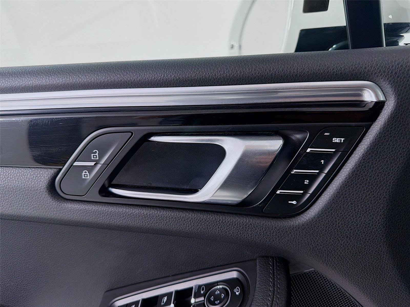 Certified 2023 Porsche Macan Turbo AWD/4WD image 7