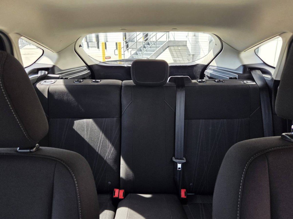 Used 2015 Ford Focus SE w/ SE Cold Weather Package FWD image 15