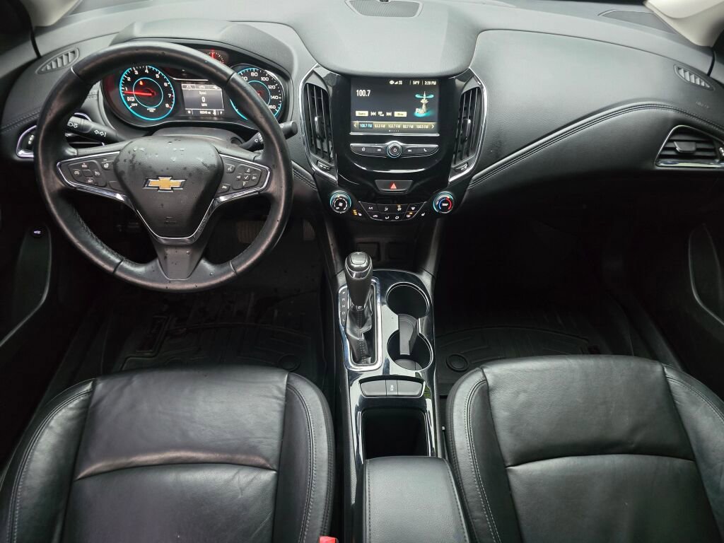 Used 2018 Chevrolet Cruze Premier image 17