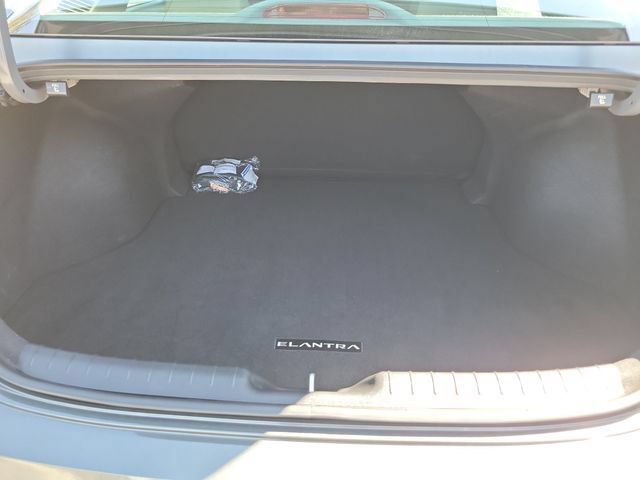 Certified 2026 Hyundai Elantra SE FWD image 25