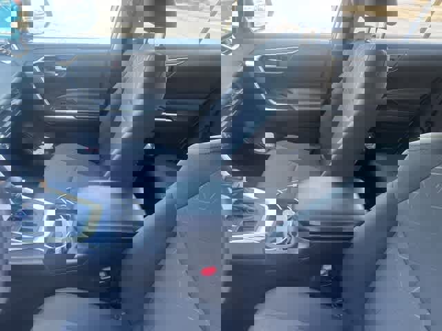 Used 2020 Toyota RAV4 XLE image 5