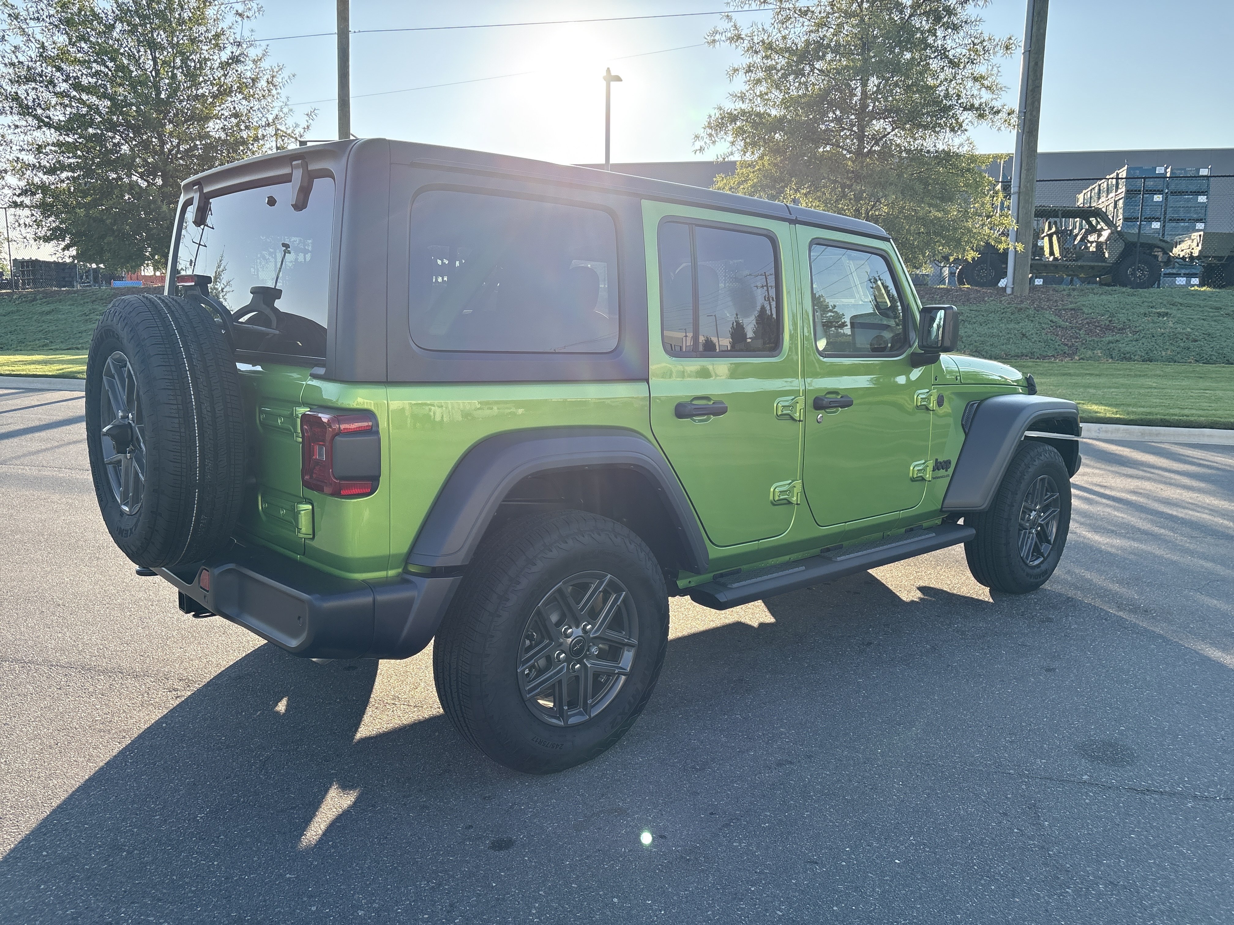 Used 2025 Jeep Wrangler Unlimited Sport AWD/4WD image 9
