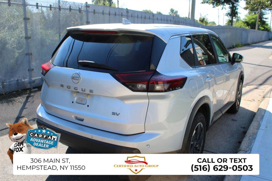 Used 2024 Nissan Rogue SV FWD image 5