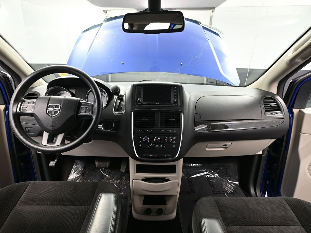 Used 2019 Dodge Grand Caravan SE w/ UConnect Hands-Free Group image 25