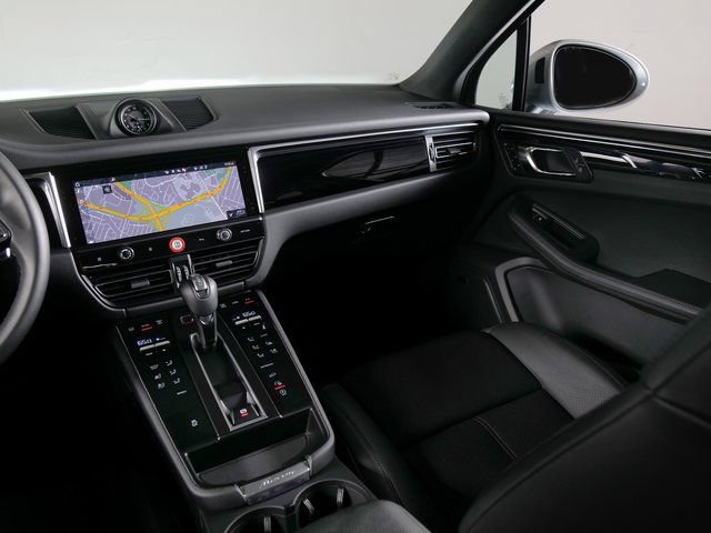 Certified 2026 Porsche Macan AWD/4WD image 19