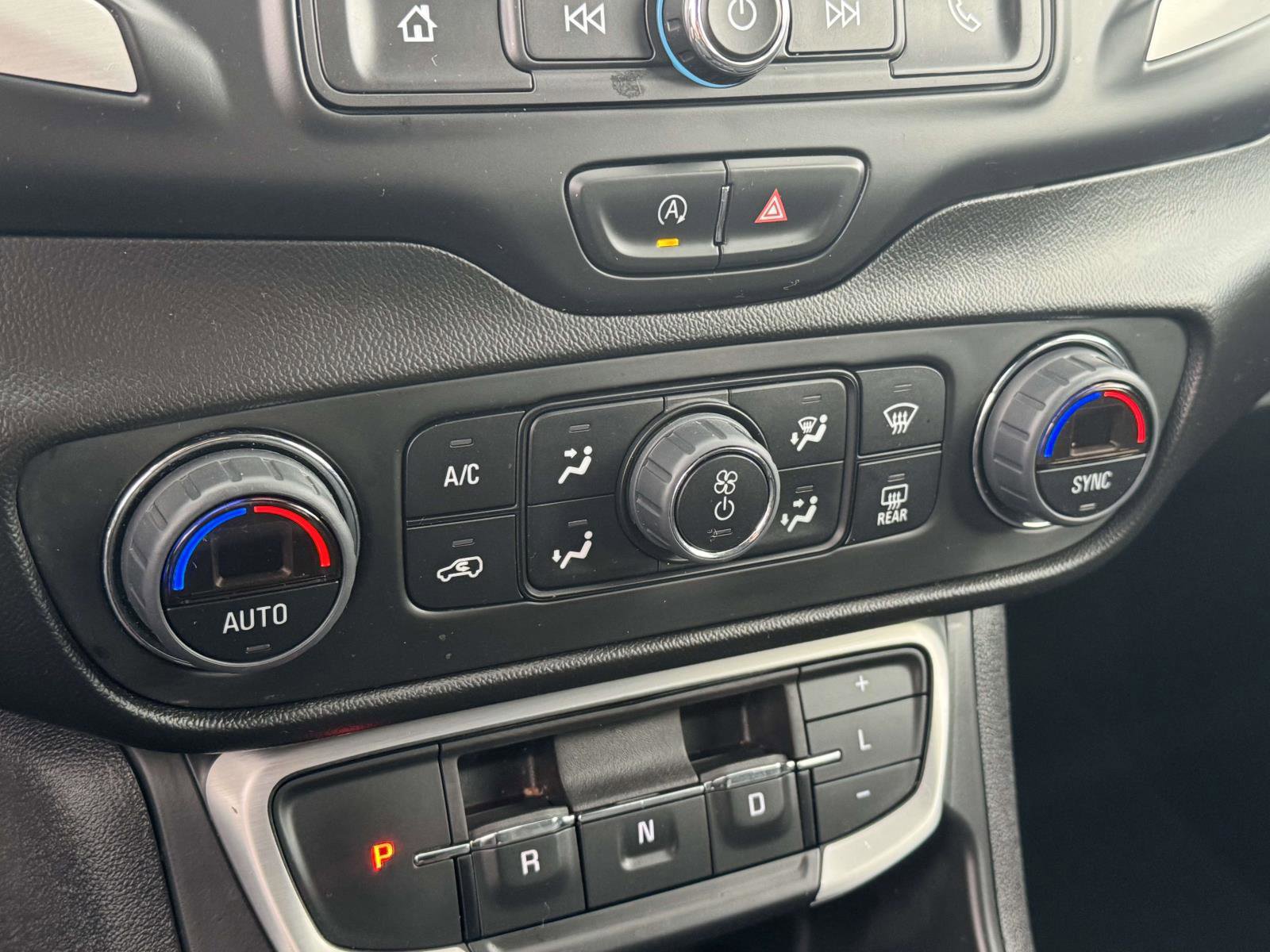 Used 2023 GMC Terrain SLE w/ Driver Convenience Package image 25