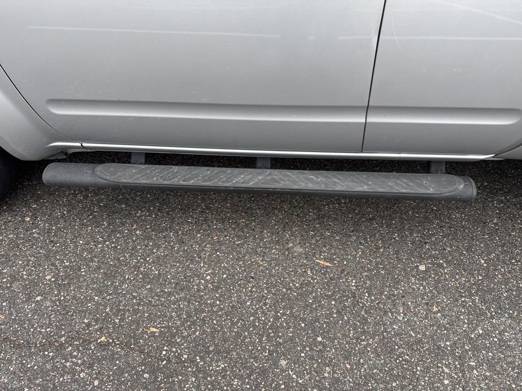 Used 2011 Nissan Frontier SV image 18