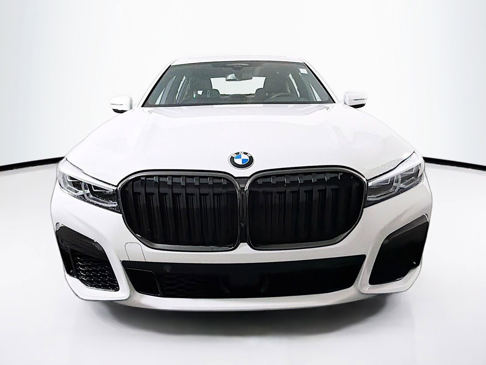 Used 2022 BMW 750i xDrive w/ Executive Package image 2