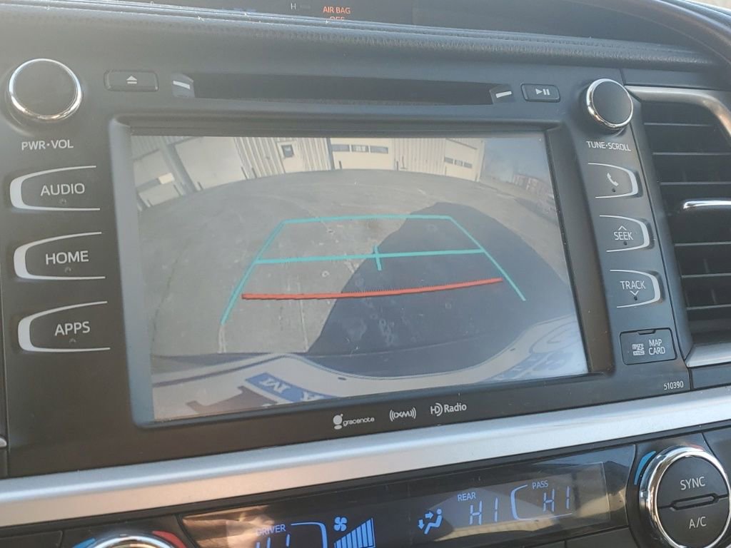 Used 2019 Toyota Highlander XLE image 19