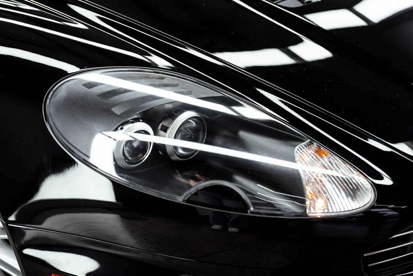 Used 2009 Aston Martin DBS Coupe RWD image 28