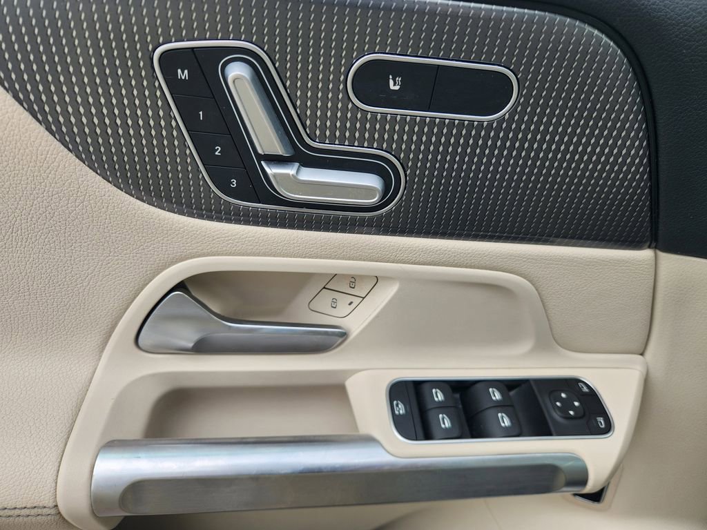 Used 2021 Mercedes-Benz GLB 250 4MATIC image 19