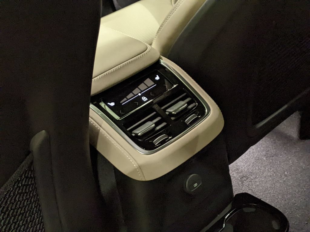 New 2026 Volvo XC90 T8 Ultra w/ Protection Package Premier AWD/4WD image 24