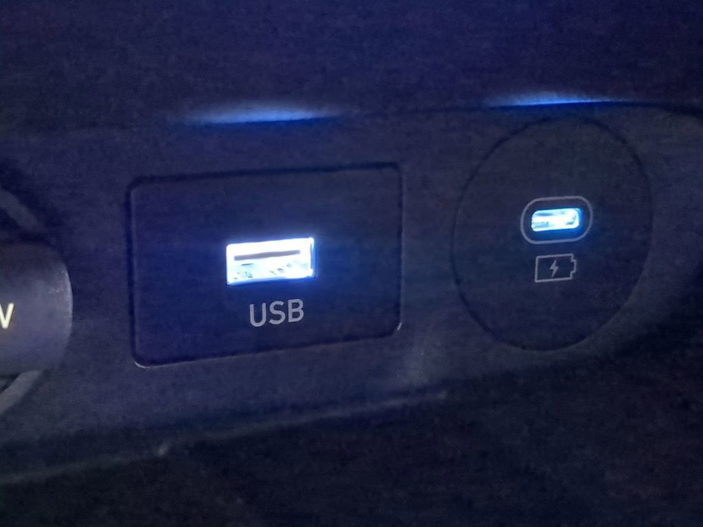 Certified 2024 Hyundai Elantra Limited image 27