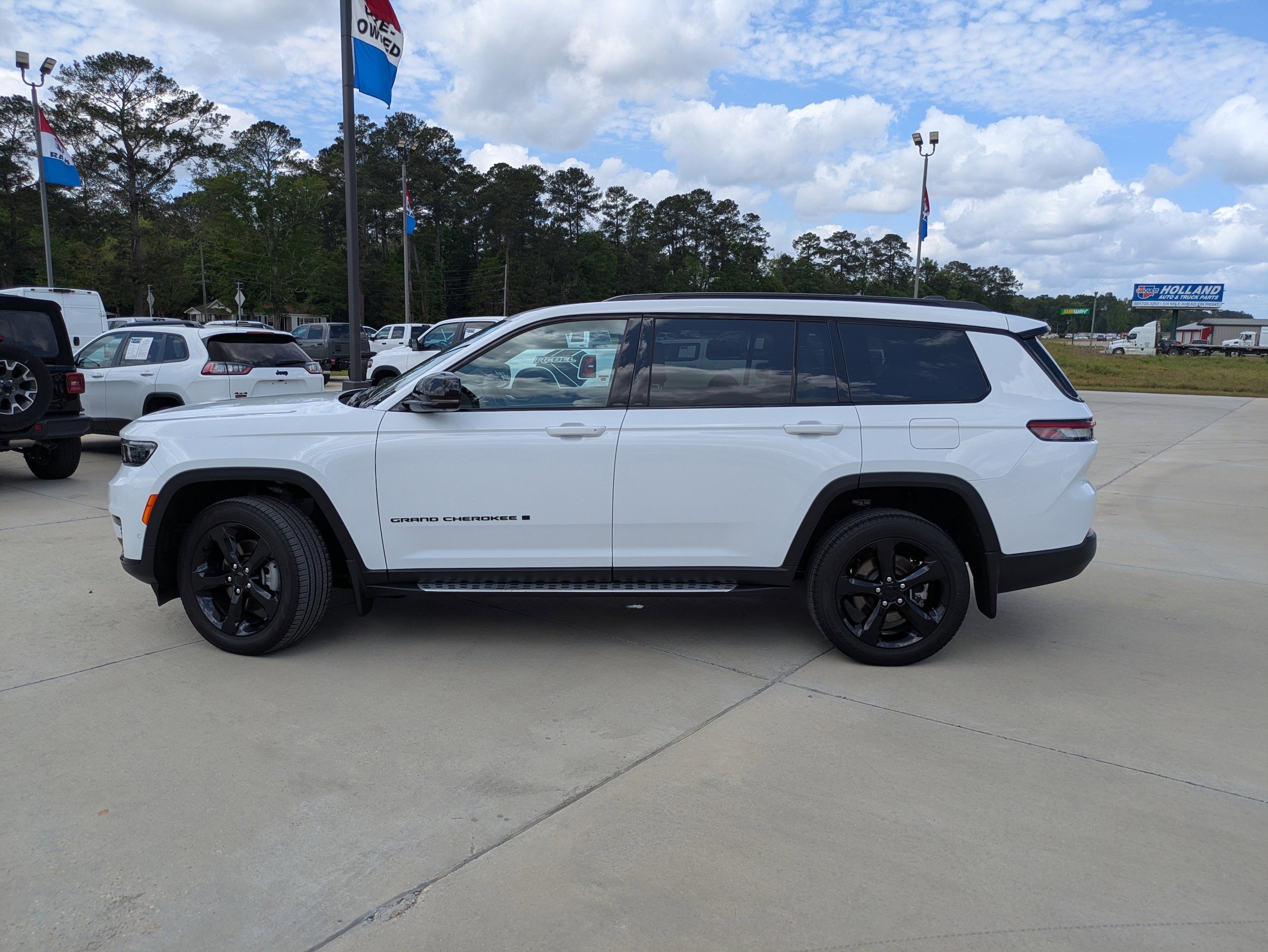 Used 2025 Jeep Grand Cherokee L Limited w/ Luxury Tech Group II AWD/4WD image 5