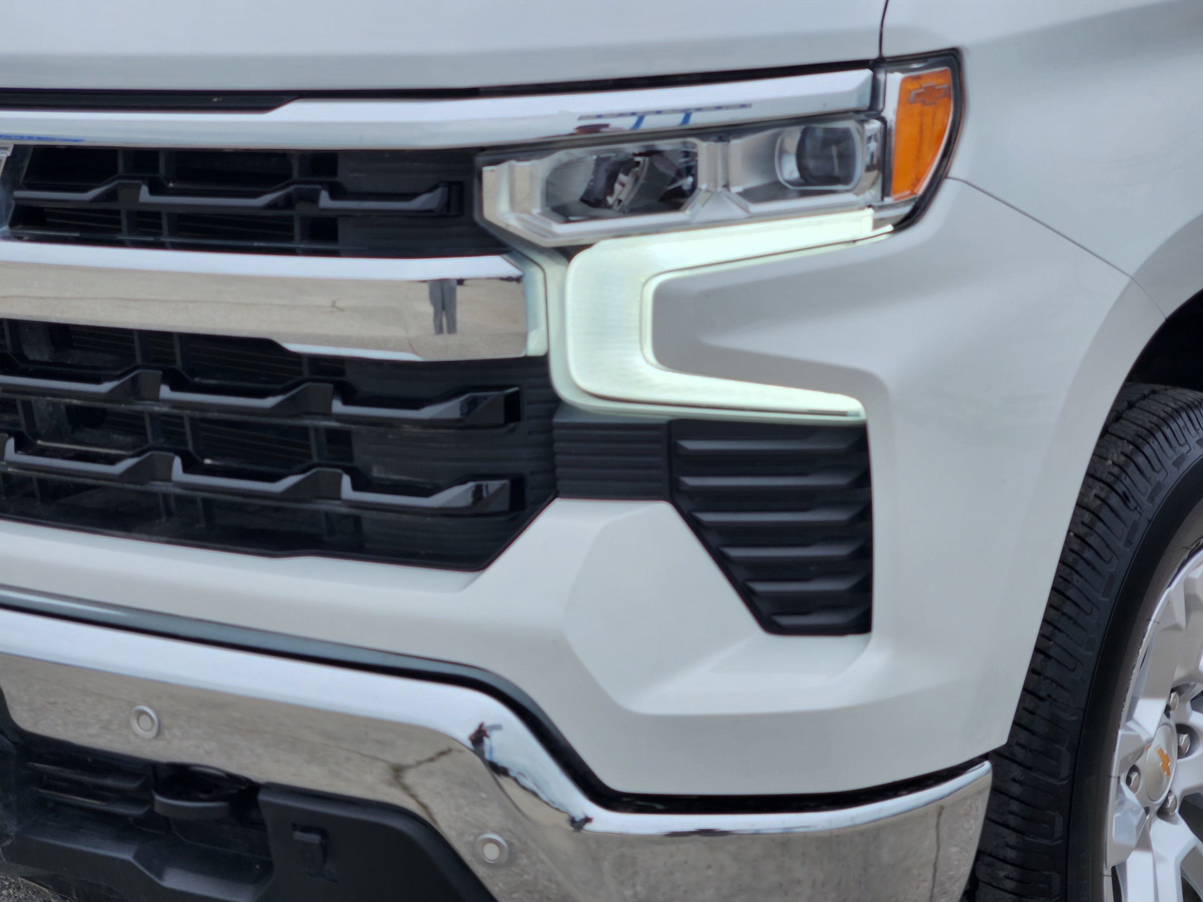 Used 2025 Chevrolet Silverado 1500 LT w/ Safety Package AWD/4WD image 8