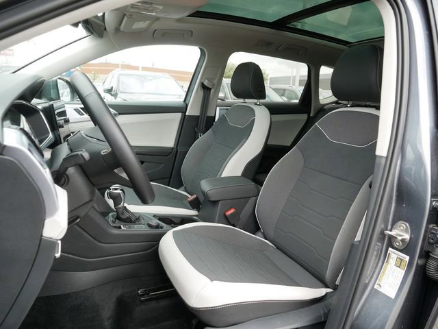 Used 2025 Volkswagen Taos SE AWD/4WD image 15