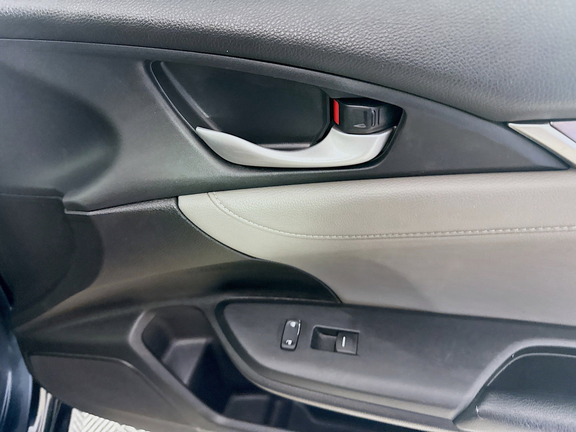 Used 2017 Honda Civic Touring image 31