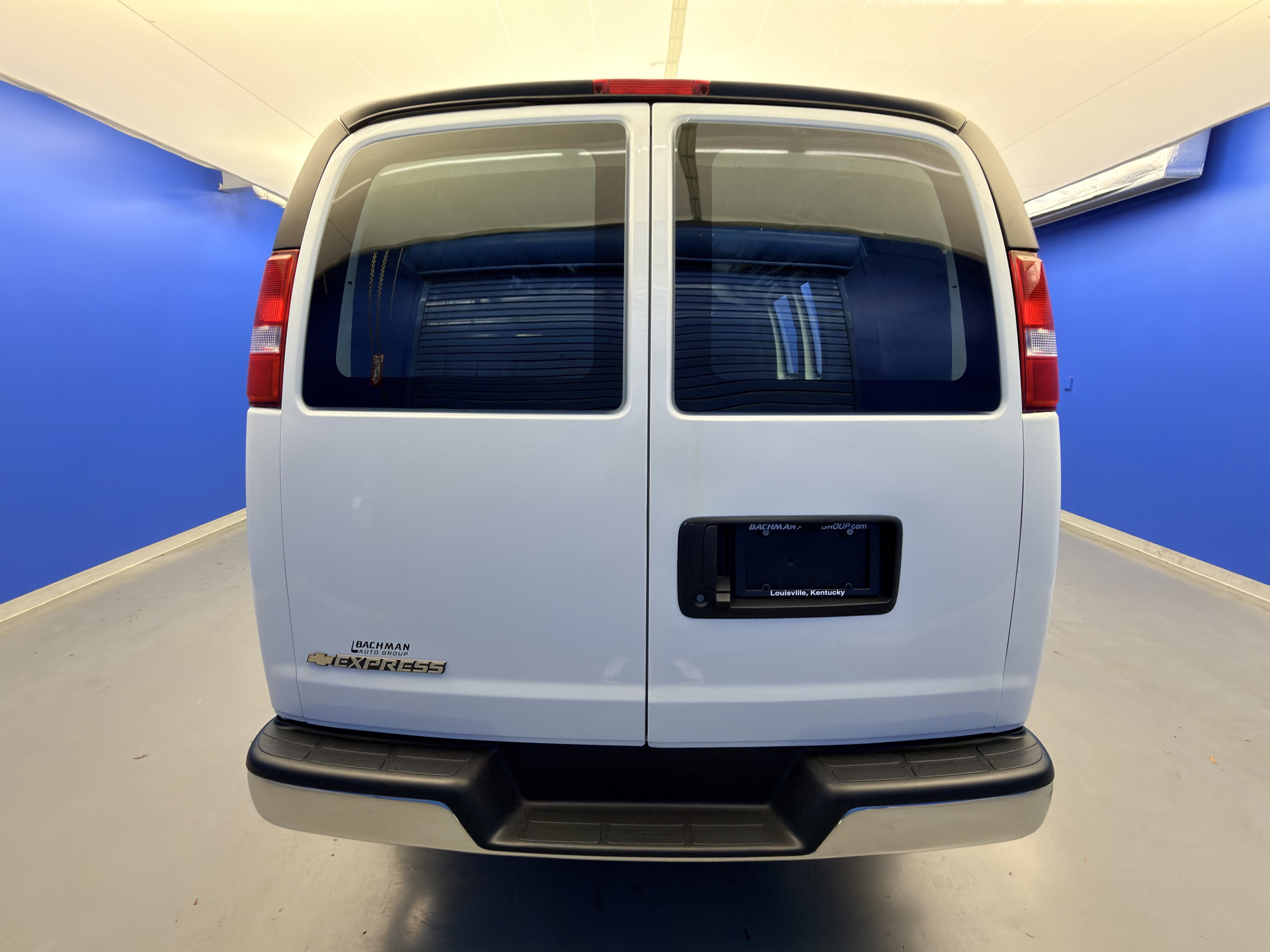 Used 2024 Chevrolet Express 2500 w/ Driver Convenience Package RWD image 6