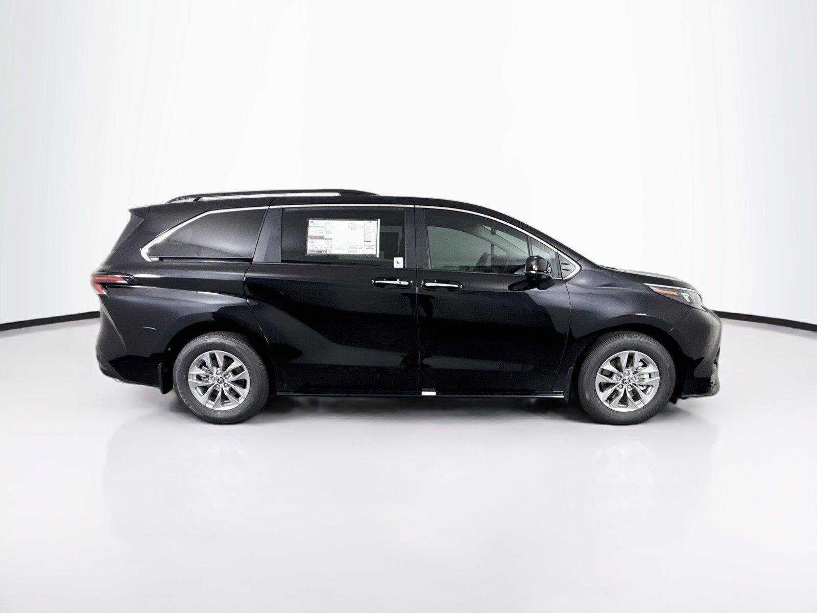New 2026 Toyota Sienna XLE FWD image 11