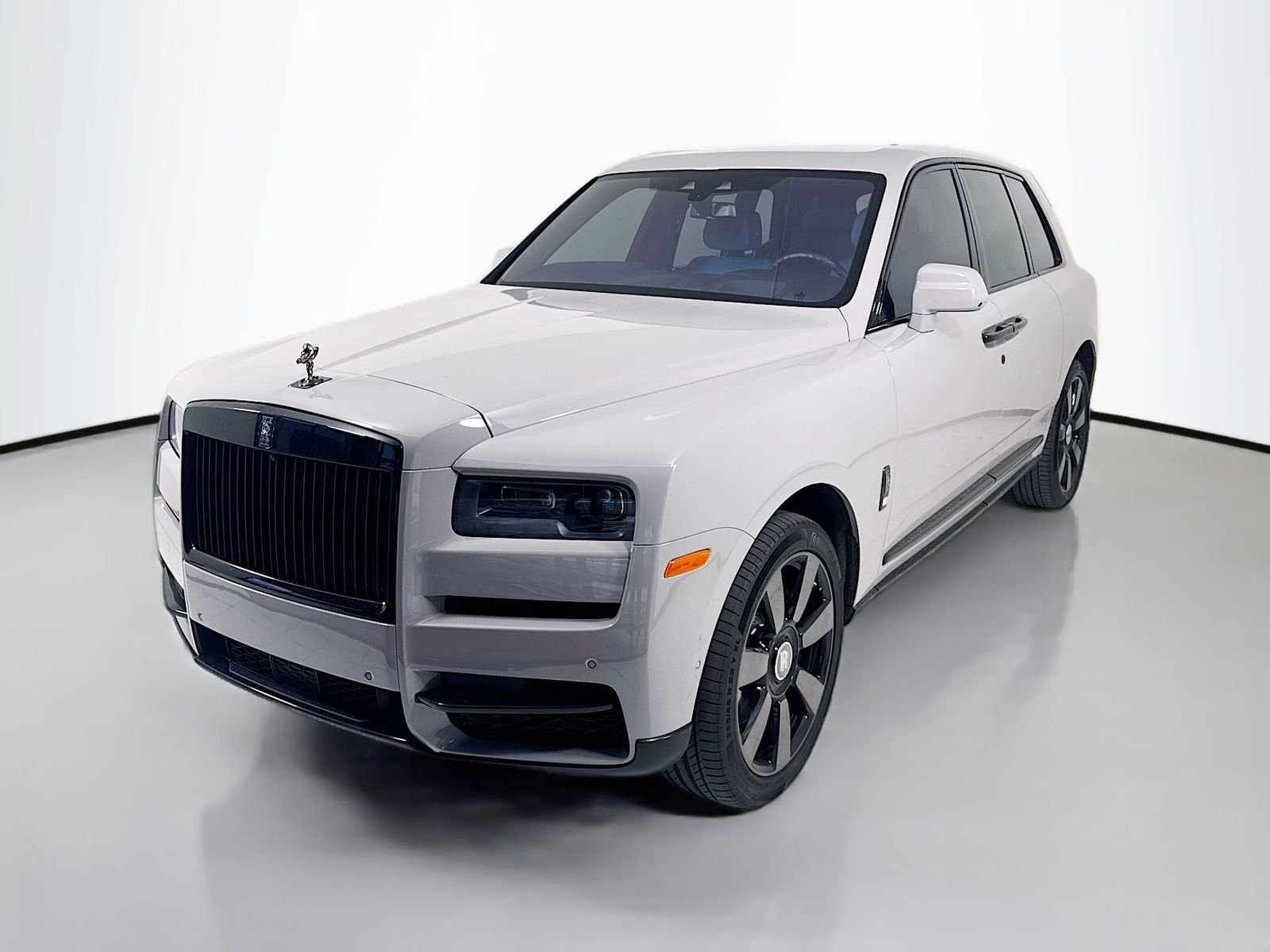 Certified 2022 Rolls-Royce Cullinan w/ Dark Exterior Package AWD/4WD image 8
