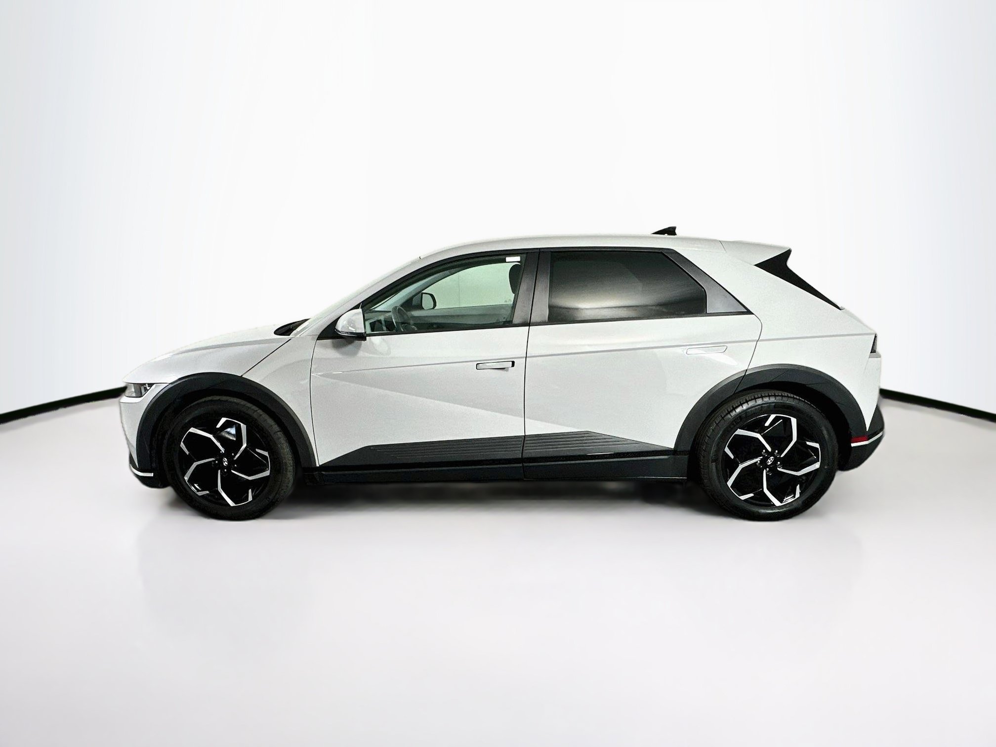 Used 2024 Hyundai Ioniq 5 SEL RWD image 4