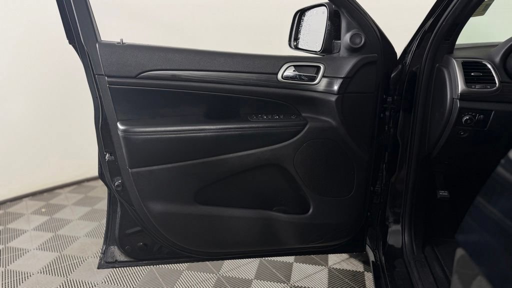 Used 2019 Jeep Grand Cherokee Altitude AWD/4WD image 15