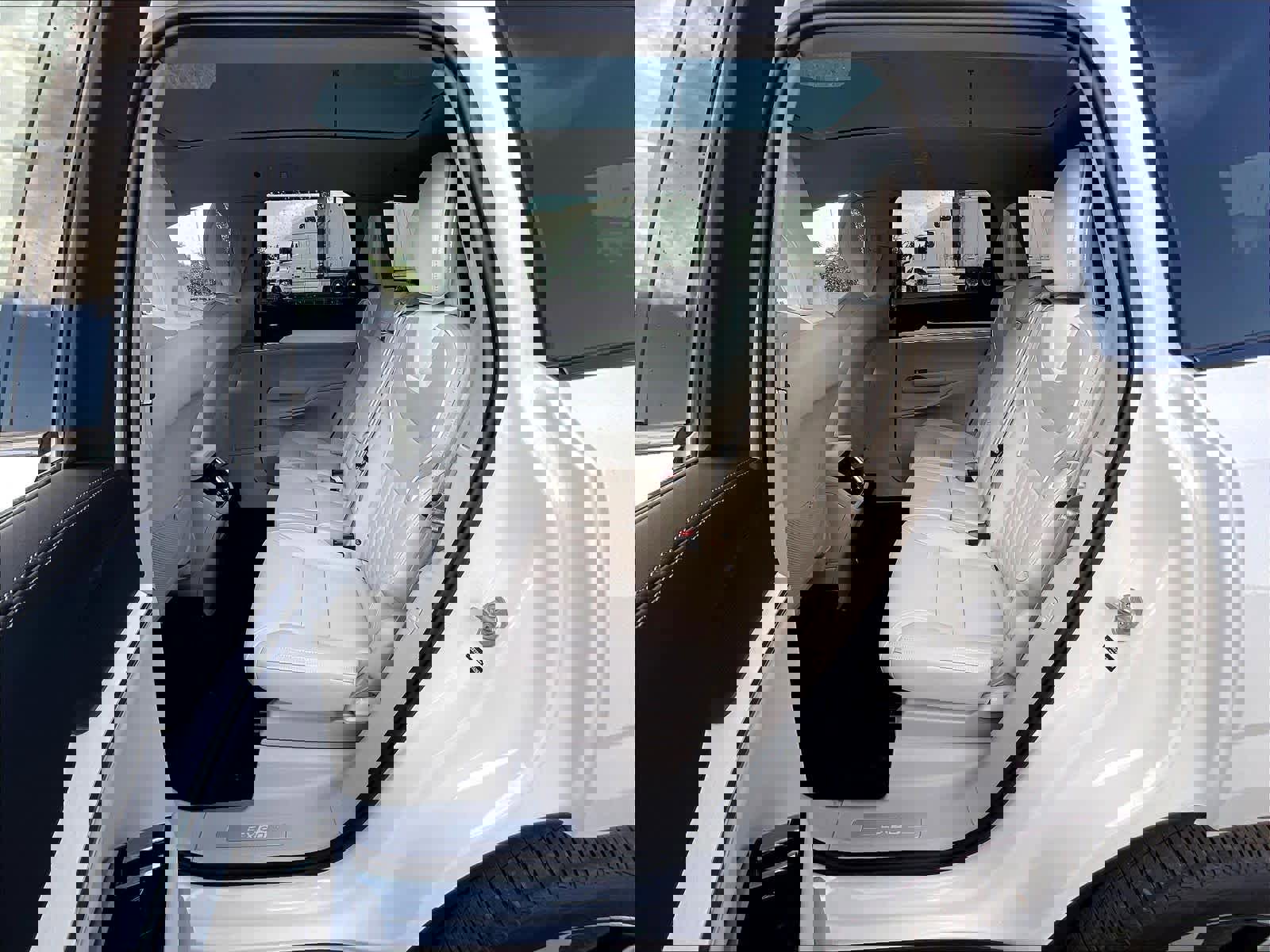 New 2025 Volvo EX90 Plus image 12